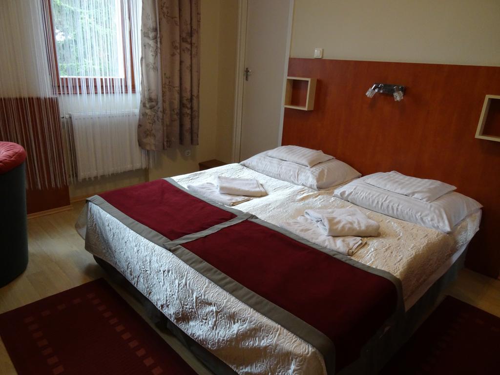 Fortuna Hotel ميسكولك الغرفة الصورة